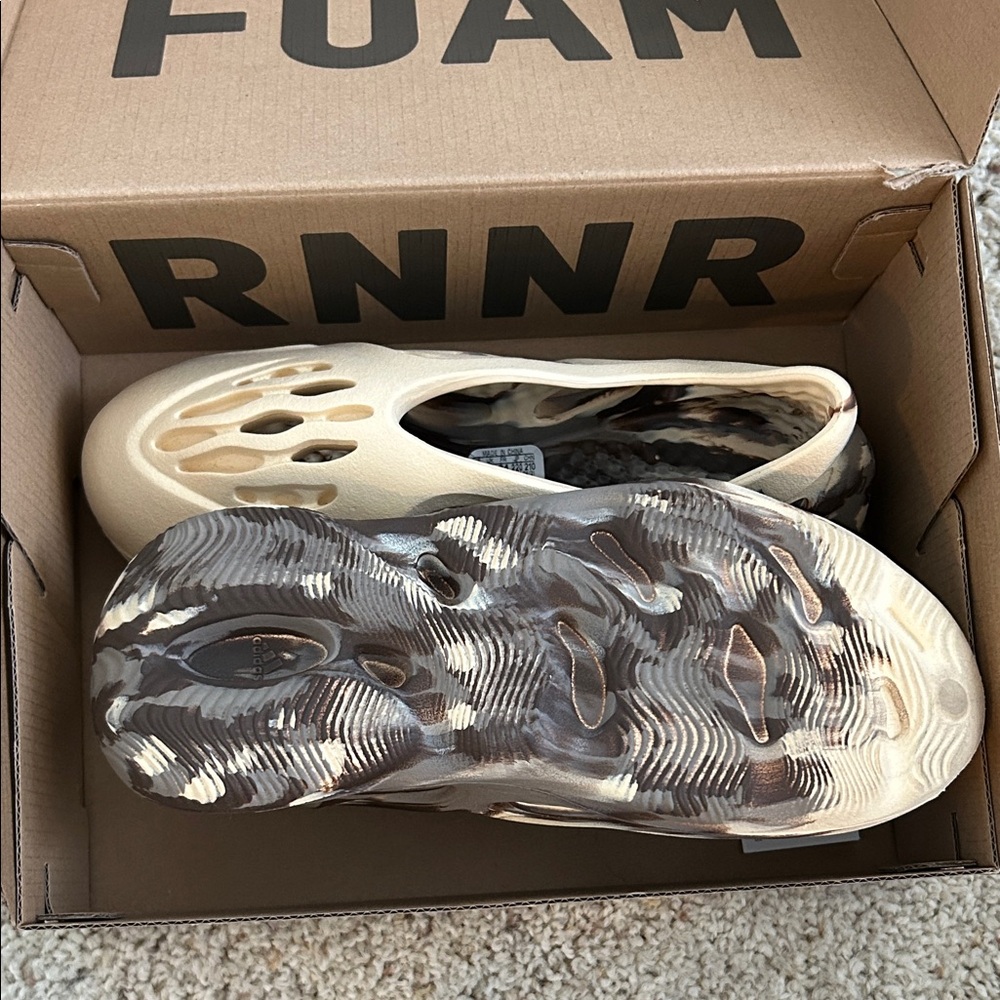 YEEZY FOAM RUNNER - Picture 3 of 3